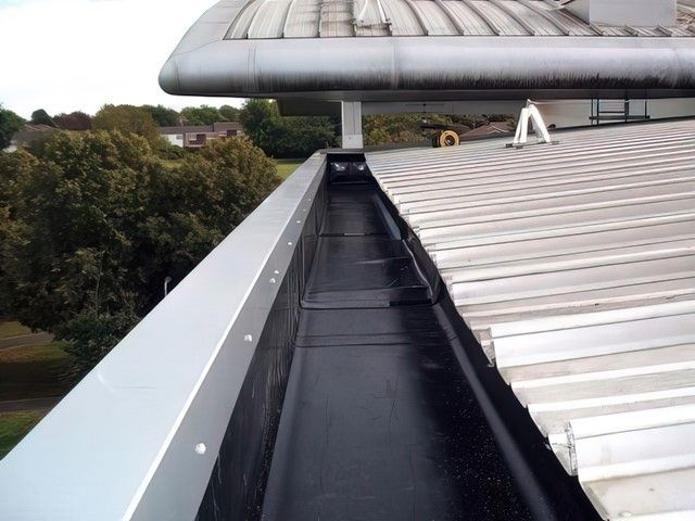 images/gutter-cleaning/slider/gutter-cleaning-2-kireth-ai.jpg